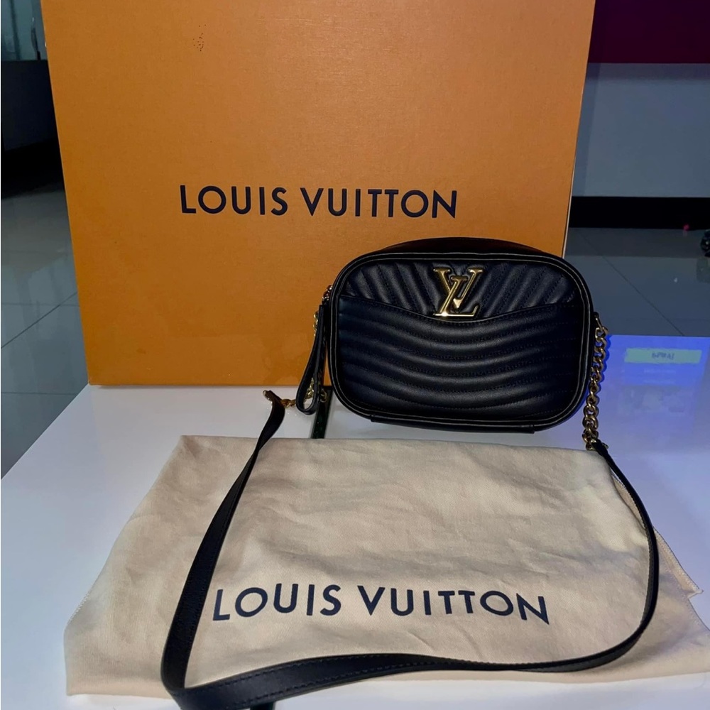 Louis Vuitton mint condition new wave camera bag